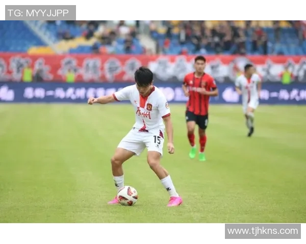 当今足球场上最具魅力与帅气的球星盘点及其个人魅力分析