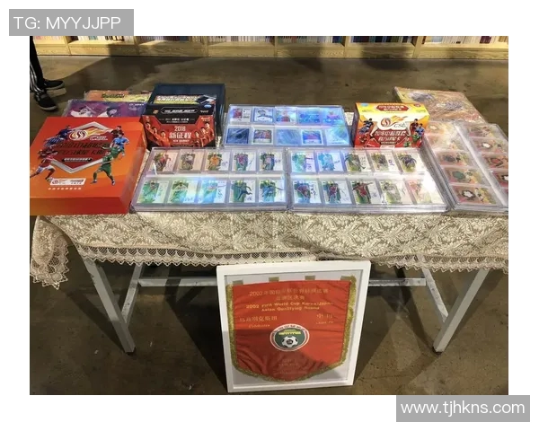 揭秘足球球星卡拆解全过程 打开卡包的技巧与方法详解